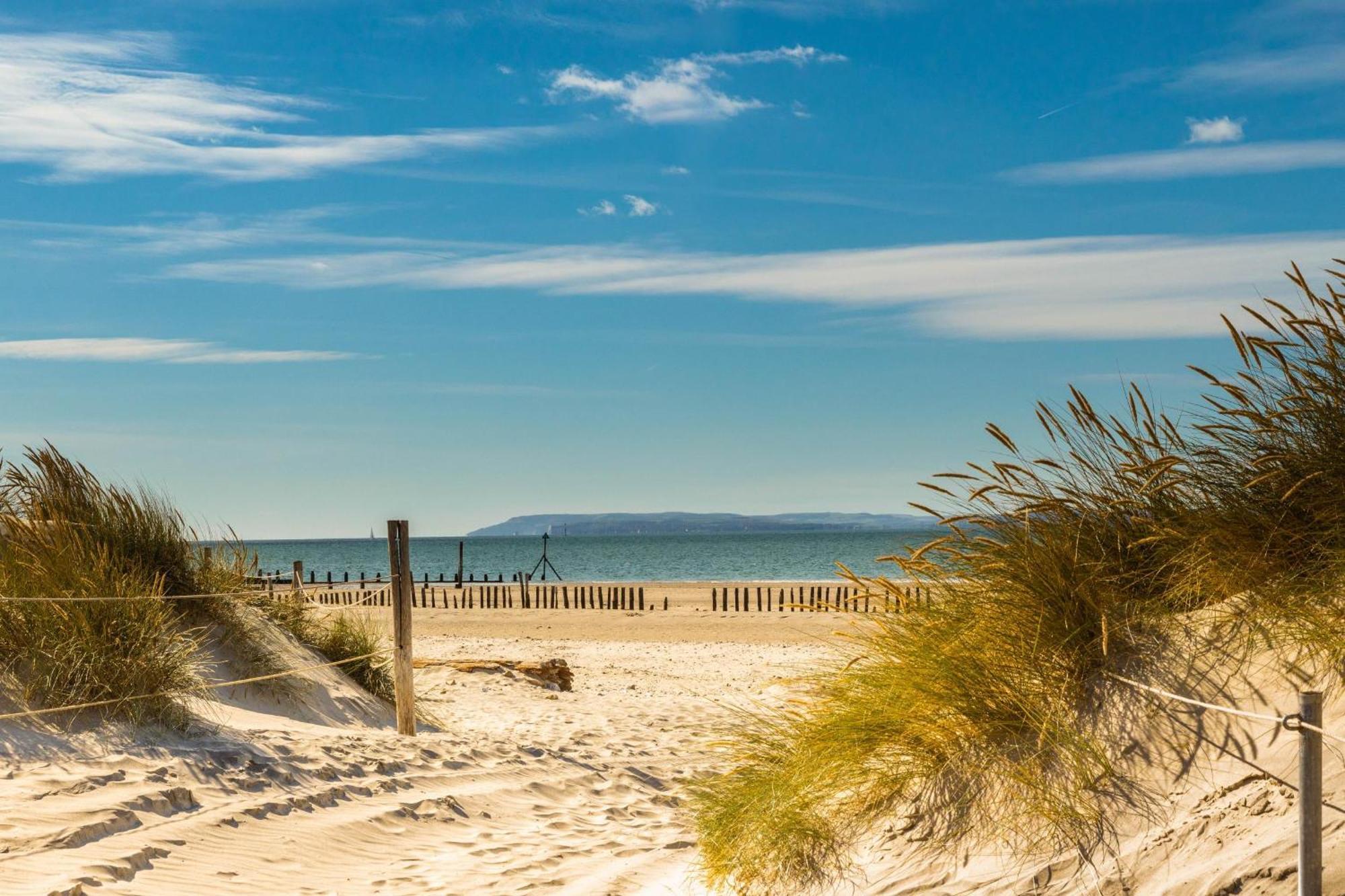 Spacious Home For 8 In Witterings - Walk To Beach East Wittering Exteriér fotografie