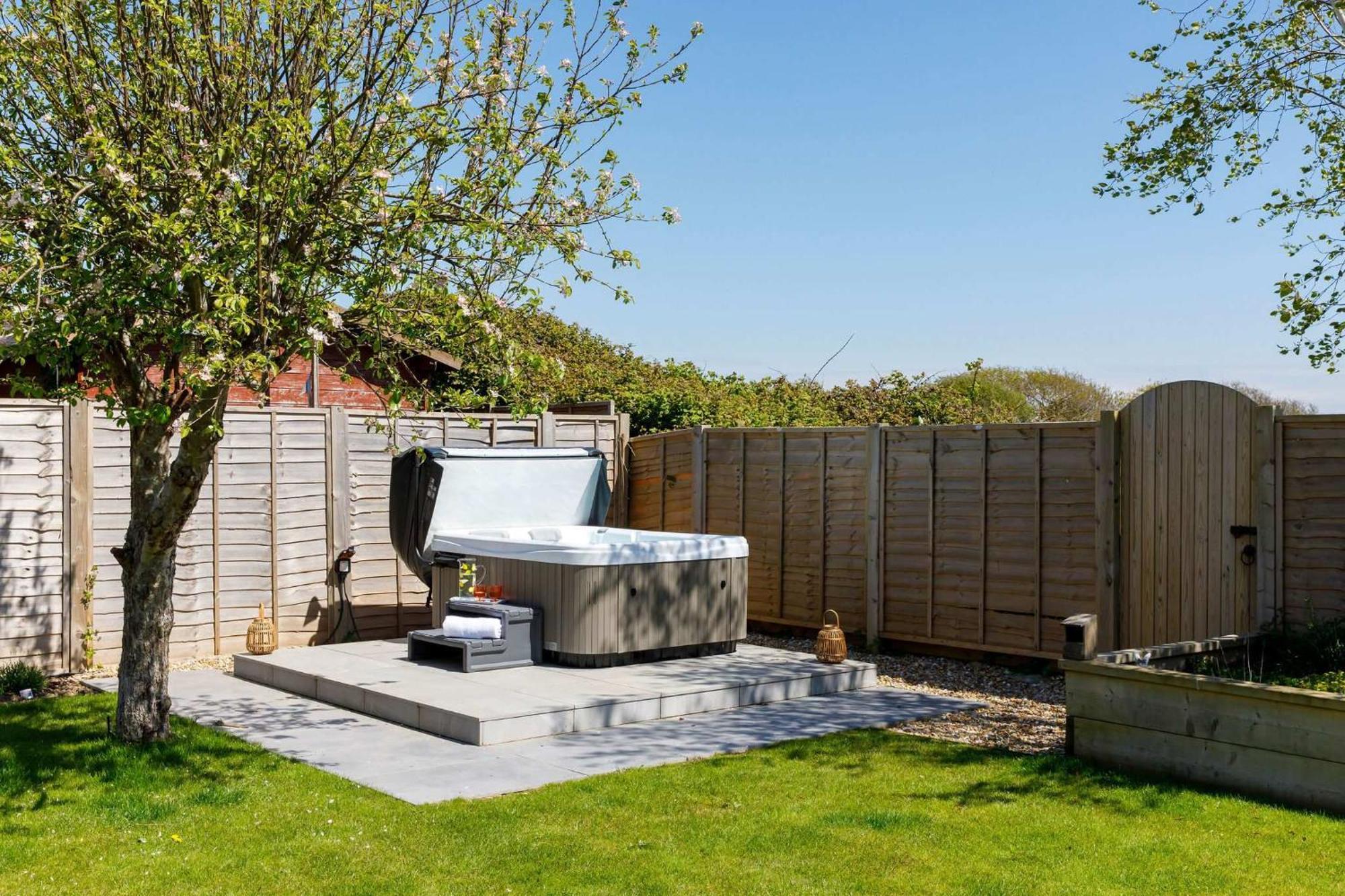 Spacious Home For 8 In Witterings - Walk To Beach East Wittering Exteriér fotografie